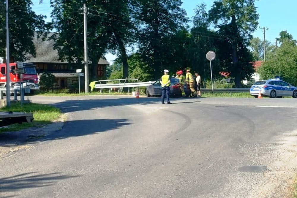 BMW w barierę ochronną