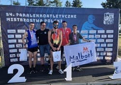 Dwa medale zawodników SKS...