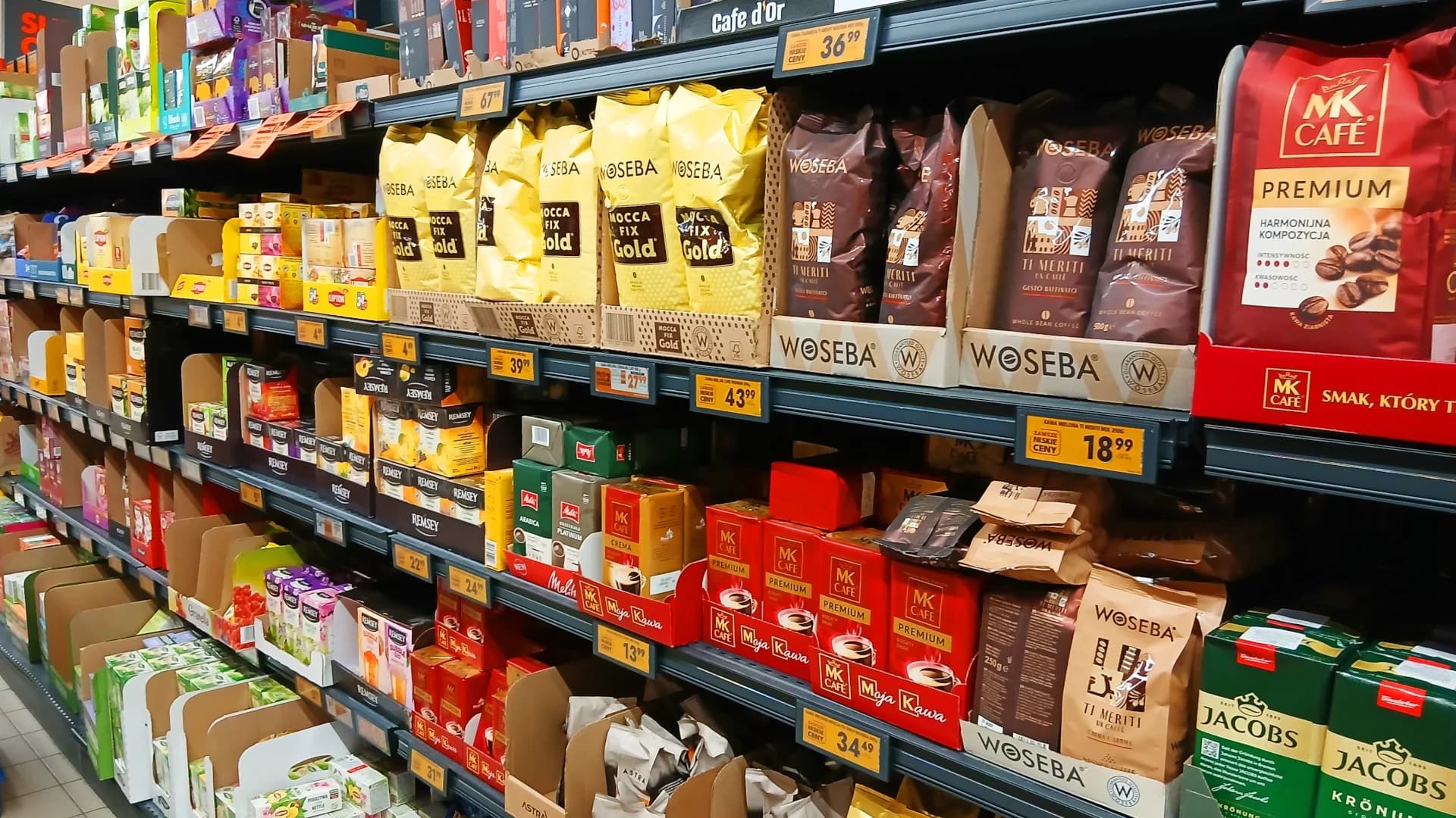 Biedronka rozdaje kawę gratis. Kilogram Jacobsa kupisz najtaniej w Polsce