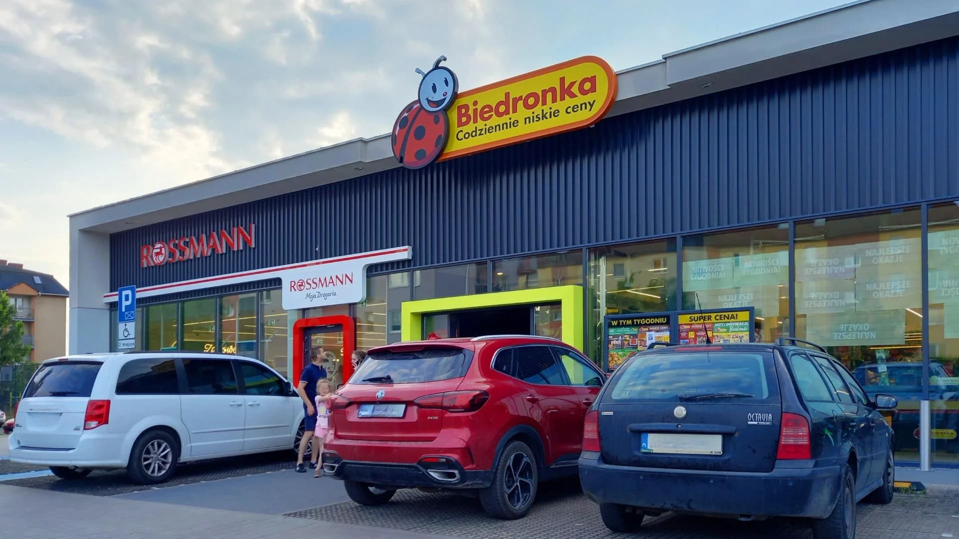 Niedziela handlowa, a Biedronka szaleje z promocją. Wyprzedają lody za grosze