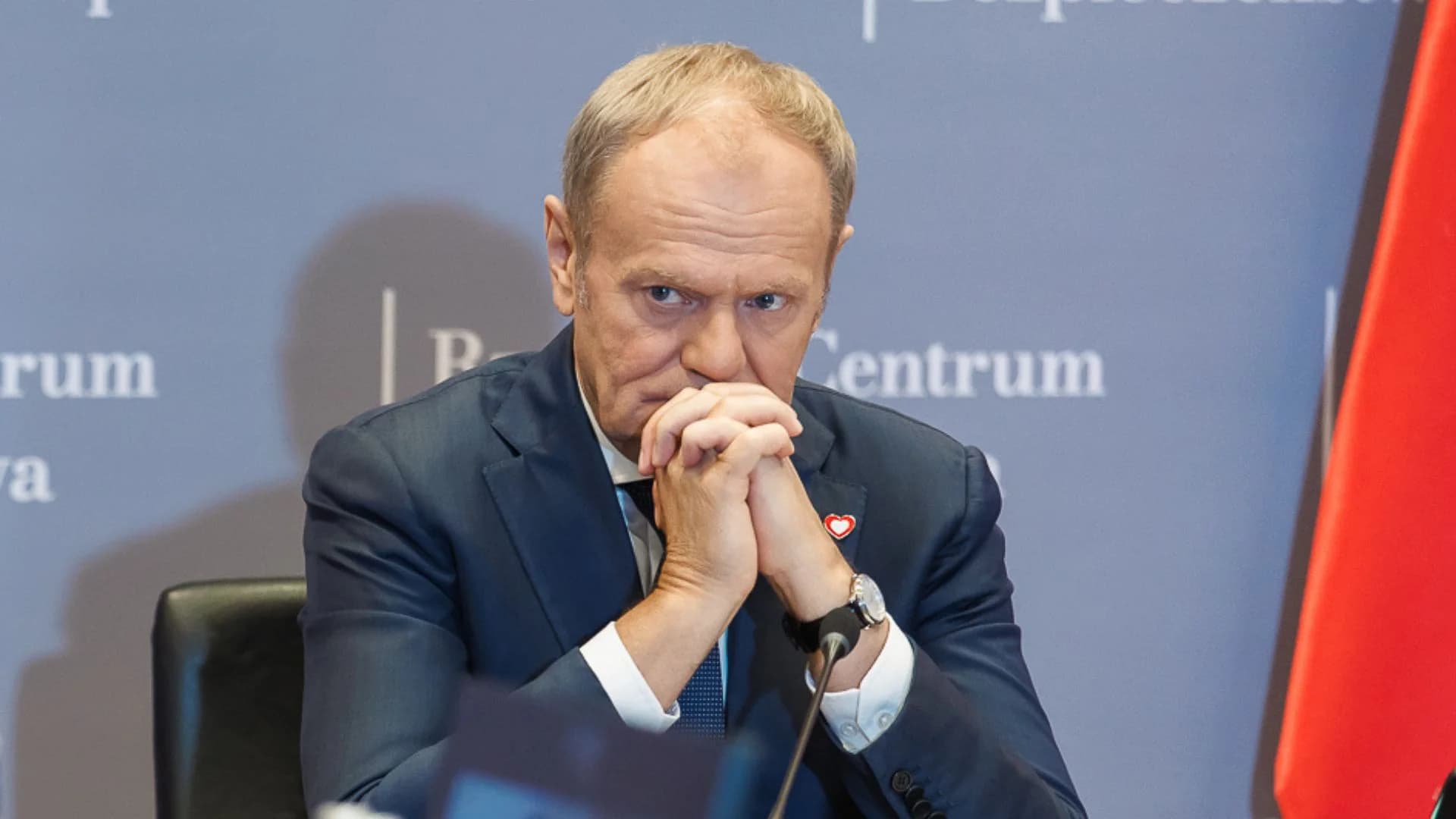 Nowy sondaż jak zimny prysznic dla Tuska. PiS też nie skorzystał z afery na tacy