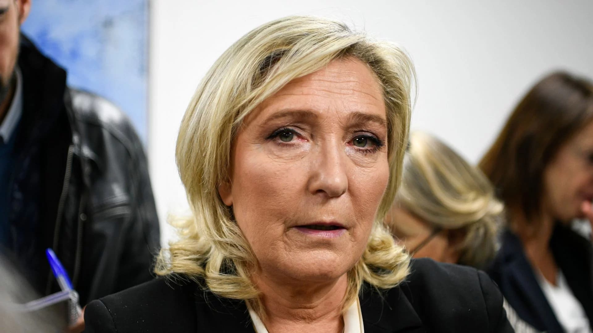 Marine Le Pen z więzienną bransoletką. Jest kluczowy wyrok na wybory 2027