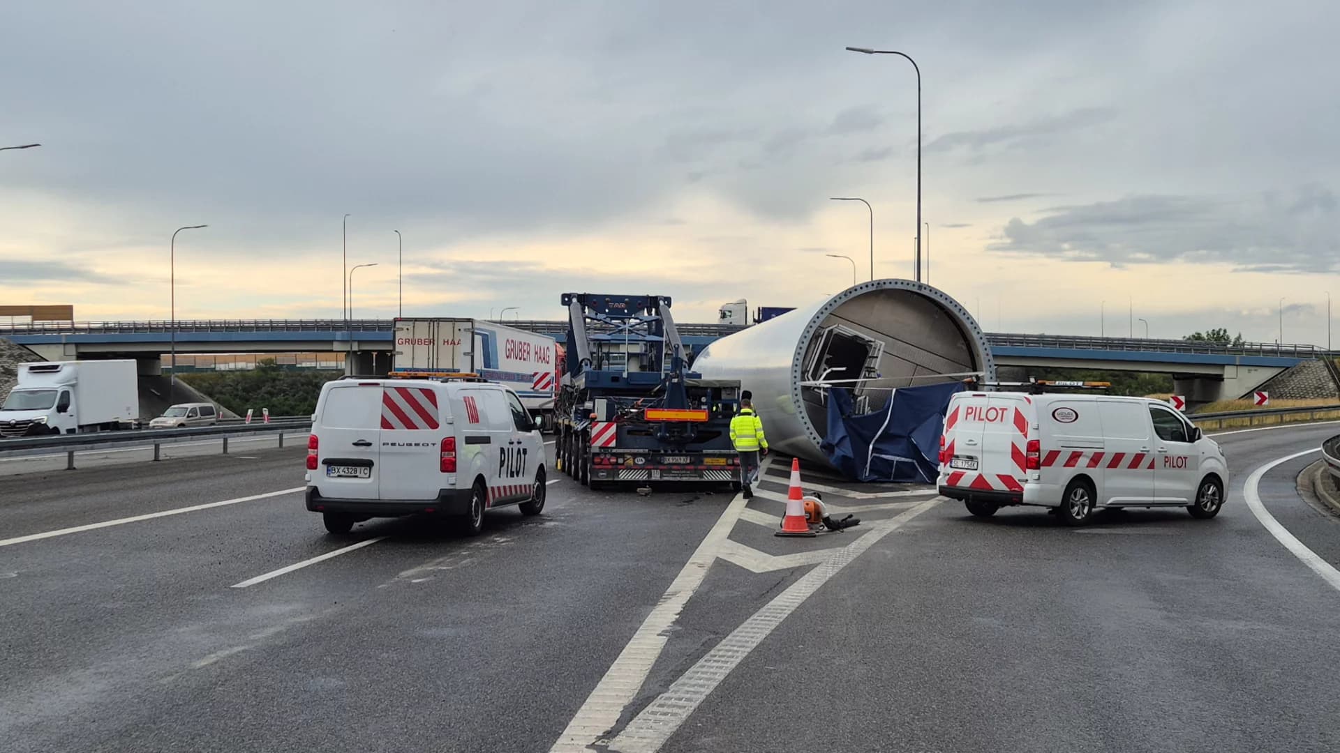 A4 zablokowana przez poważny incydent. Utrudnienia mogą potrwać do soboty