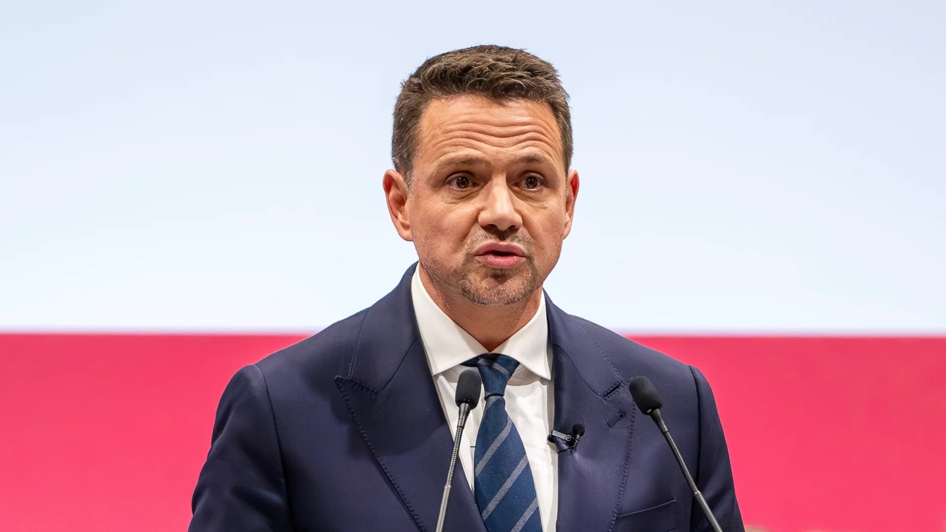 Trzaskowski tłumaczył się z afery w Szpitalu Płd. Na sali chaos i okrzyki