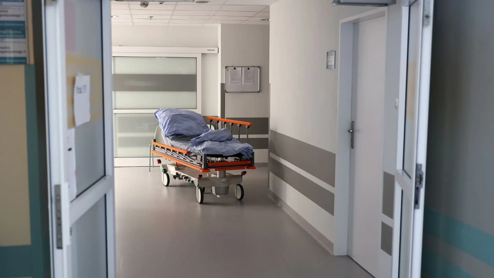 Doktor "od 26 tys. zł" podpalił KO i PiS. A szpital w Mogilnie zaraz mogą zamknąć