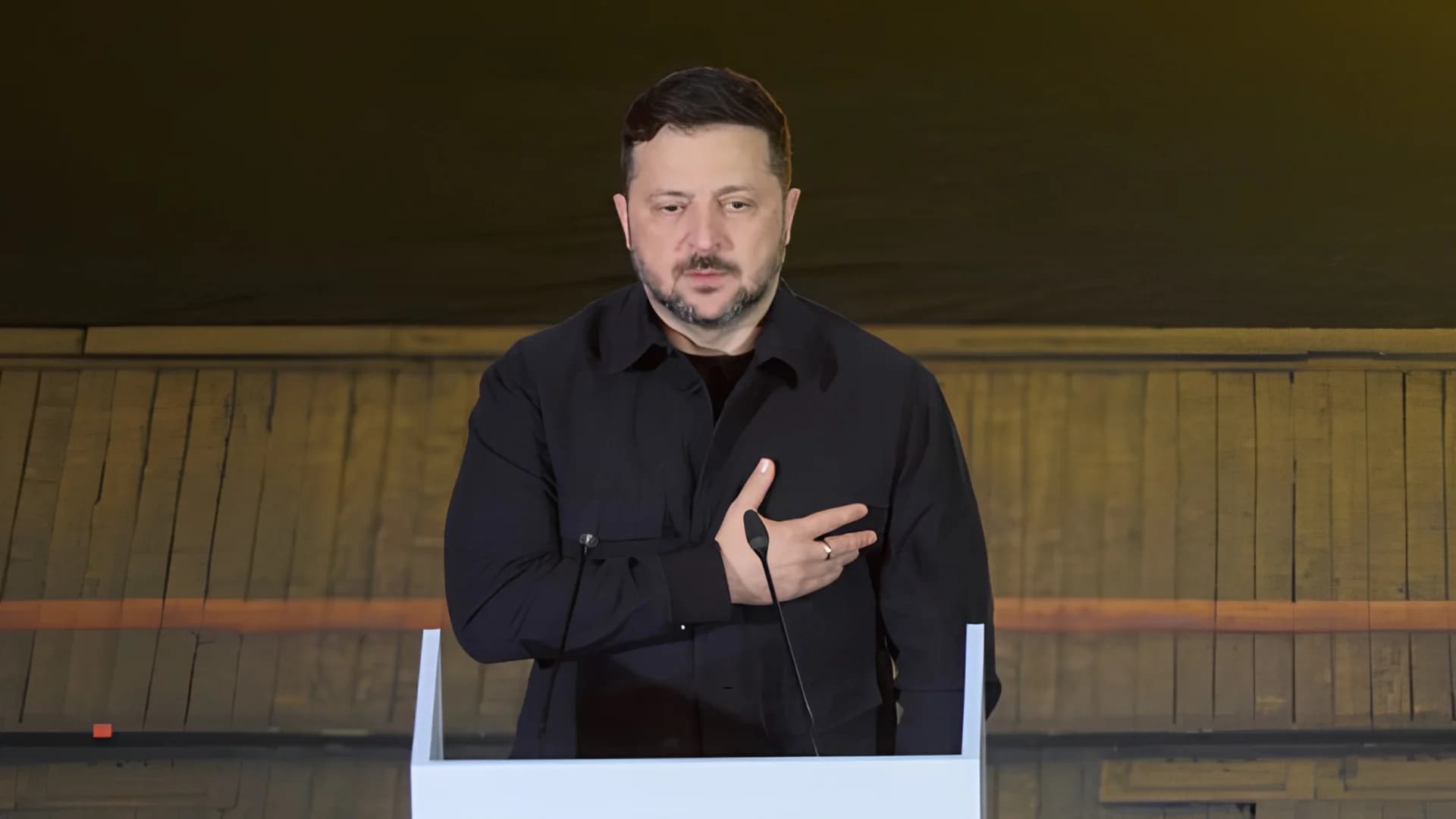 Wołodymyr Zełenski ma stracić kolejny order. Nasi sąsiedzi też mają dość