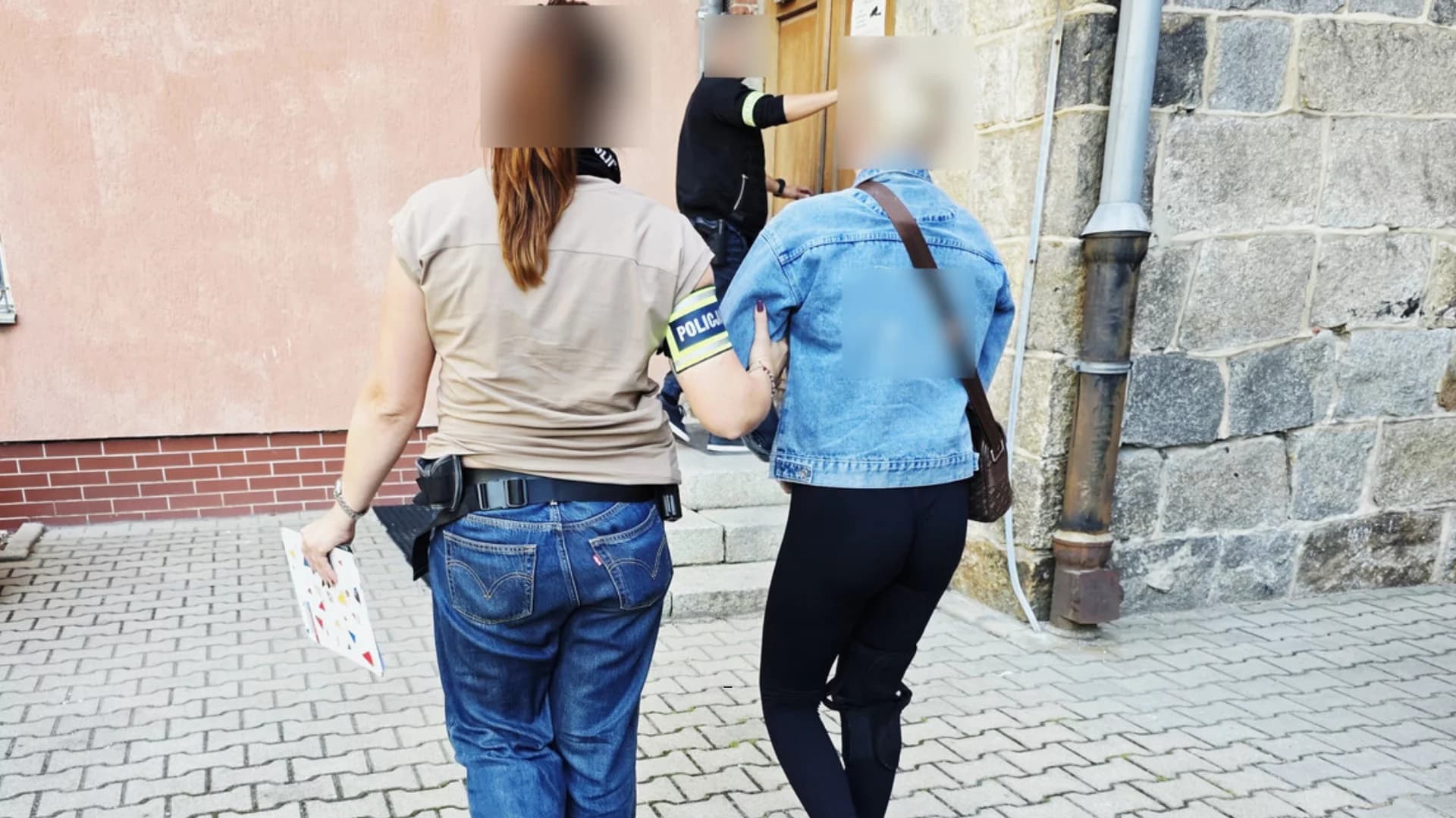 Pobiła dzieci z Ukrainy na placu zabaw. Kara dla Karoliny O. może być sroga