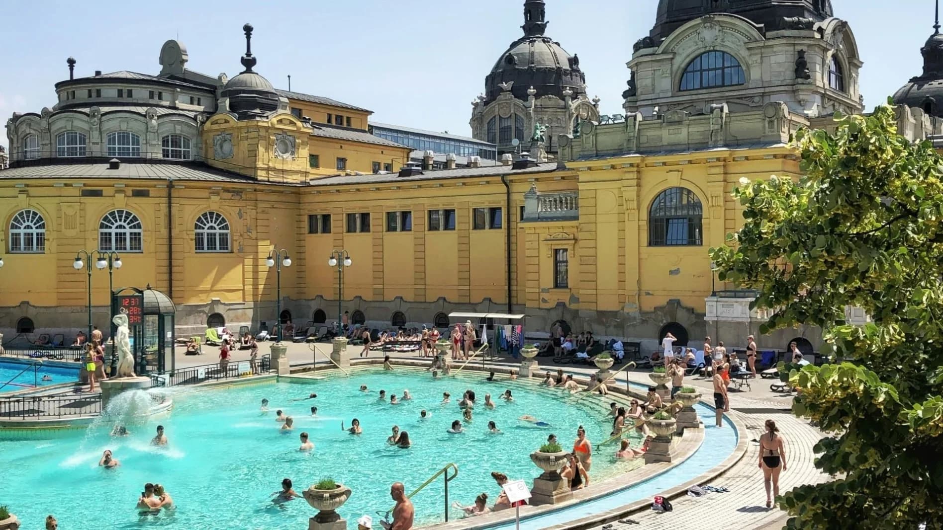 Sztuczka na sierpniówkę. Możesz zyskać 4 dni wolnego i pojechać za grosze