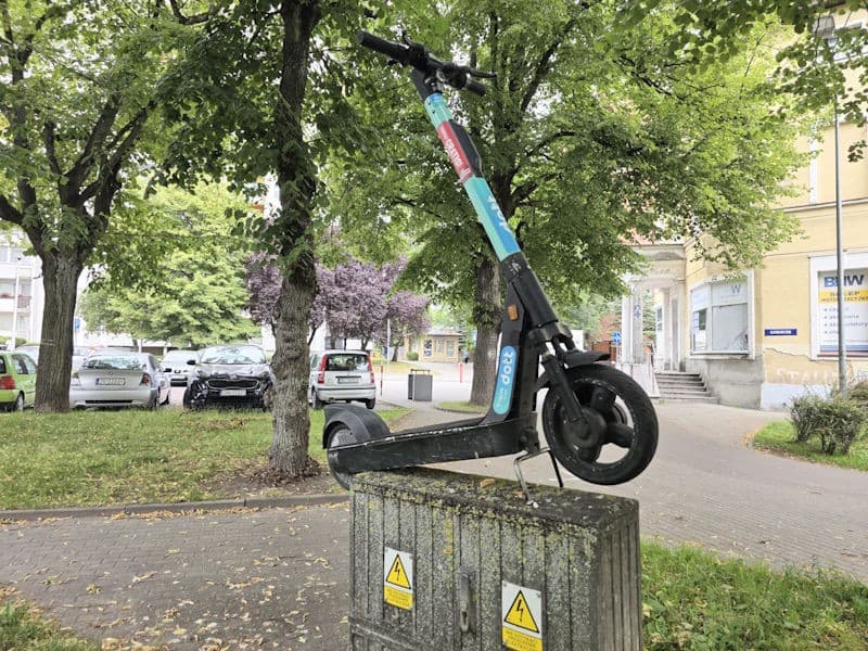 Pomnik hulajnogi? Na pewno nie jako przestroga...