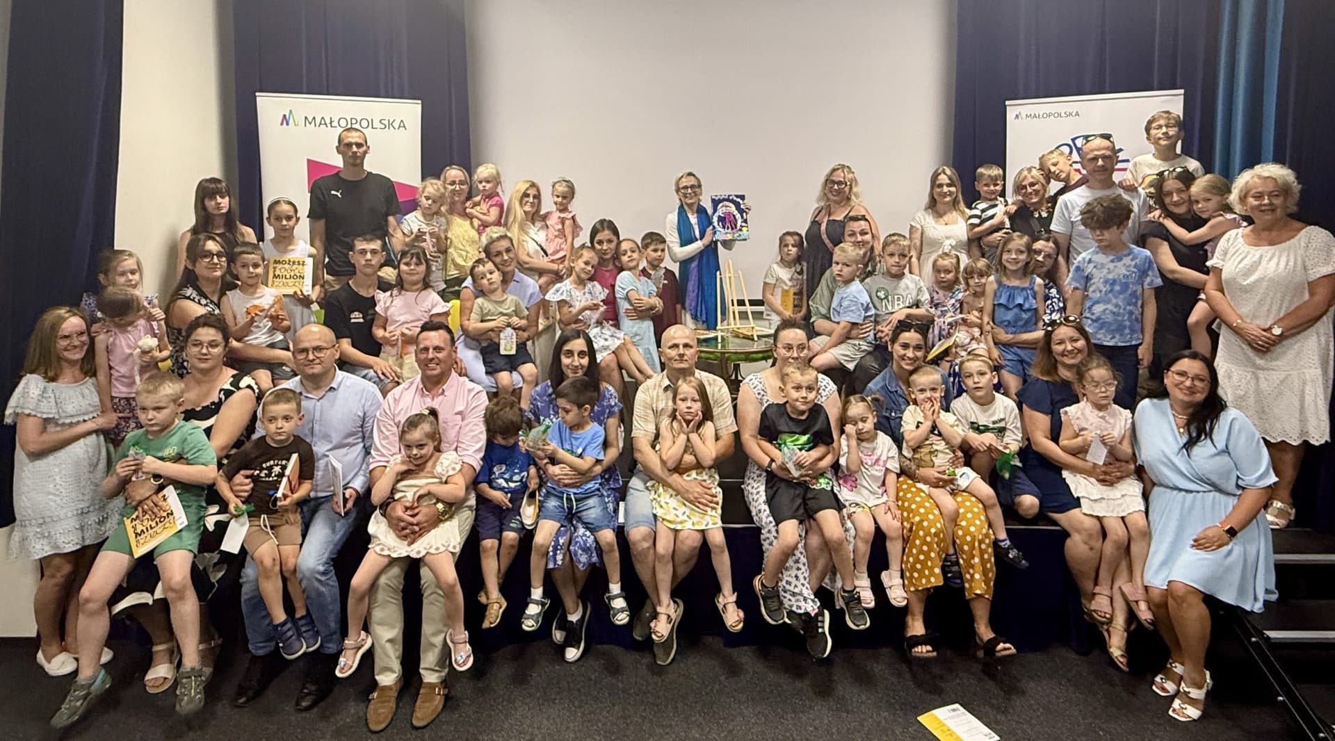 Rodzice zamienili się w aktorów. Niezwykła premiera książki w Nowym Sączu