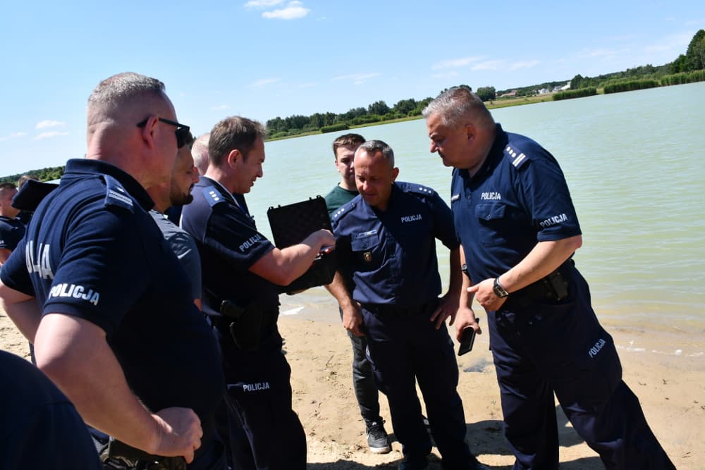 Bezpieczne wakacje nad wodą – policjanci doskonalili umiejętności ratownicze
