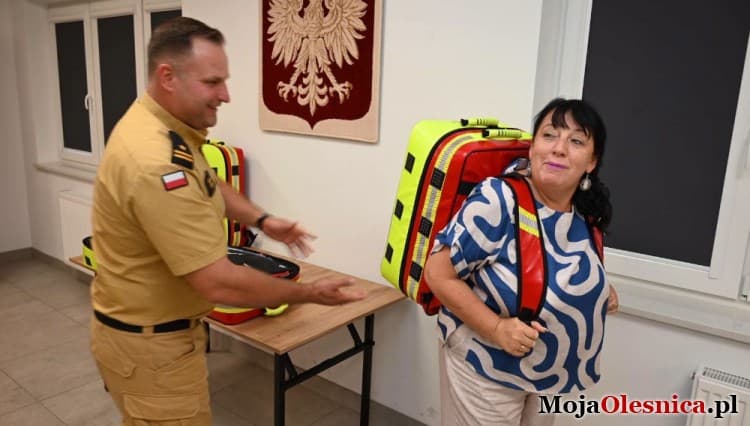 Nowoczesny sprzęt ratowniczy dla oleśnickich strażaków od powiatu