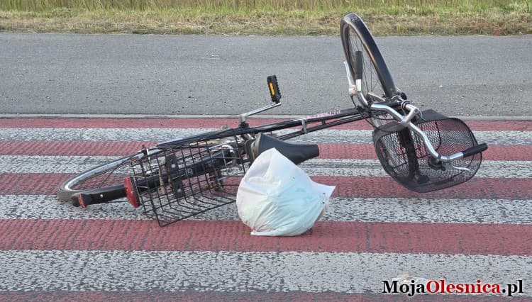 Potrącenie rowerzysty koło GKN-u. Poszkodowany trafił do szpitala! [ZDJĘCIA]