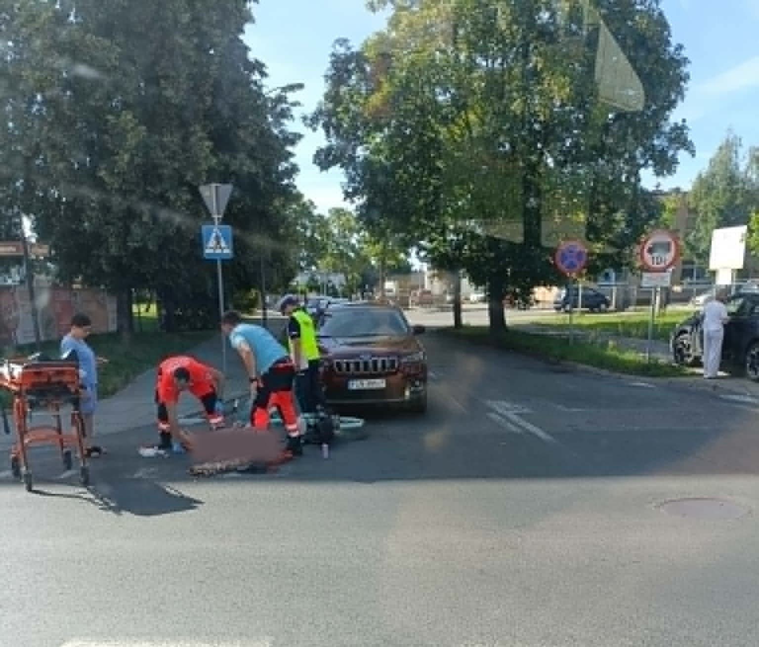 Potrącenie na skrzyżowaniu ul. Roosevelta i Słowackiego. Rowerzystka trafiła do szpitala
