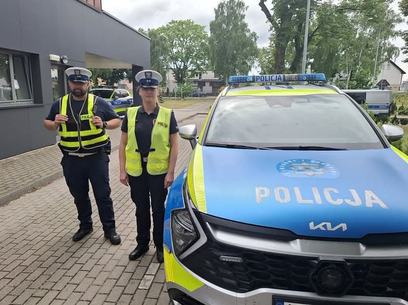 1 Policjanci uratowali mężczyznę w kryzysie psychicznym. Chwycili go w ostatniej chwili