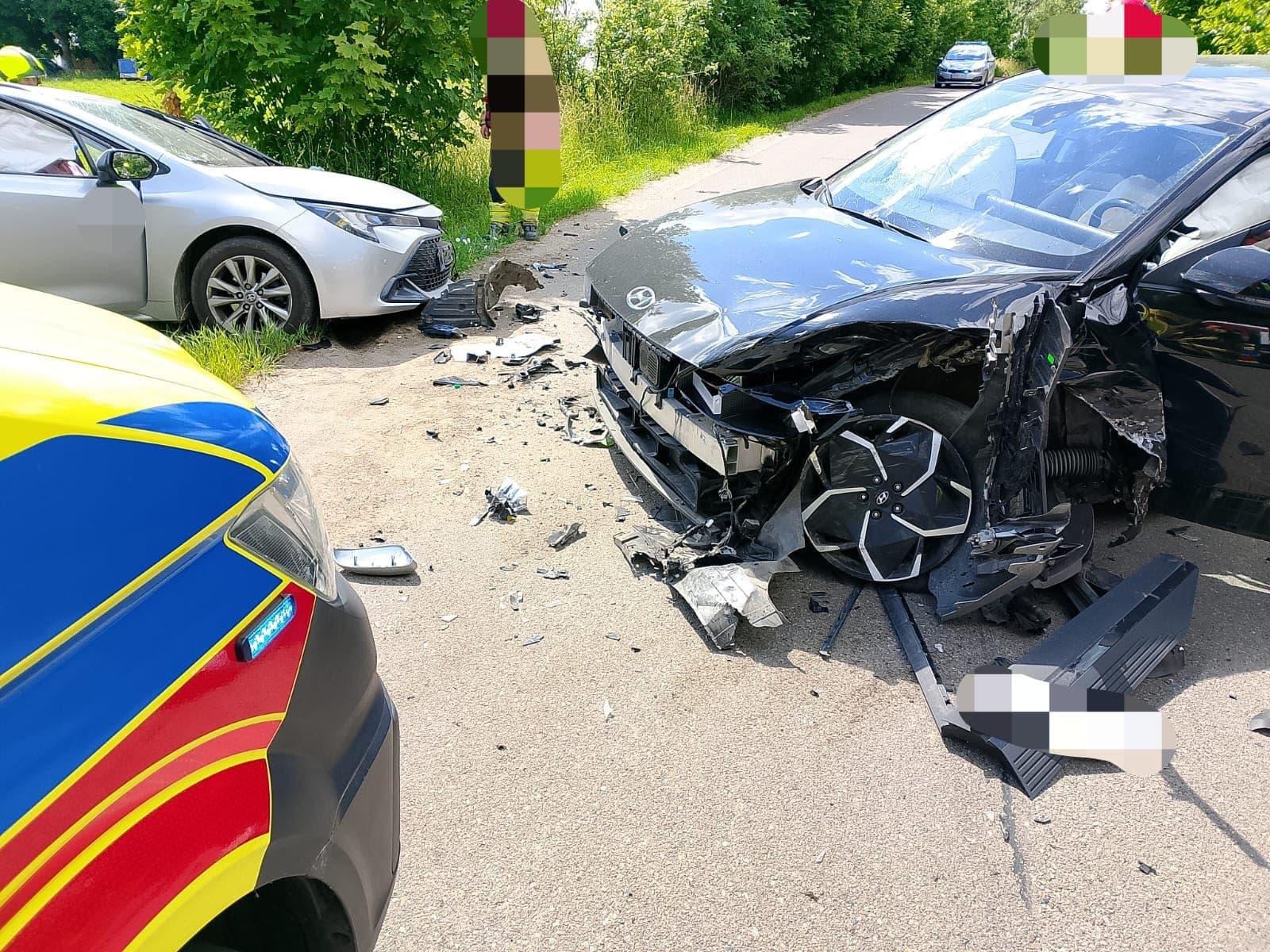 2 Czołowe zderzenie samochodów osobowych. 9-latek zabrany przez LPR