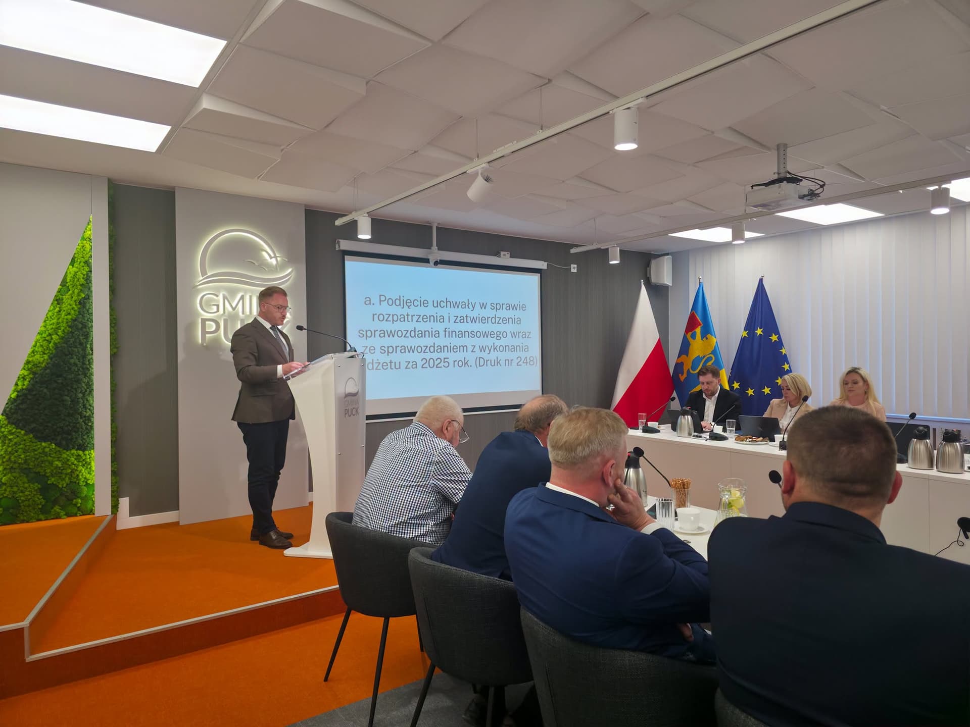 piątek, 26 czerwca 2026 Brak wotum zaufania, ale absolutorium jednogłośne. Zaskakujący przebieg sesji