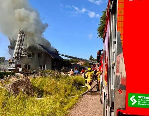 2 Tragiczny pożar domu. Nie żyje 7-letnia dziewczynka