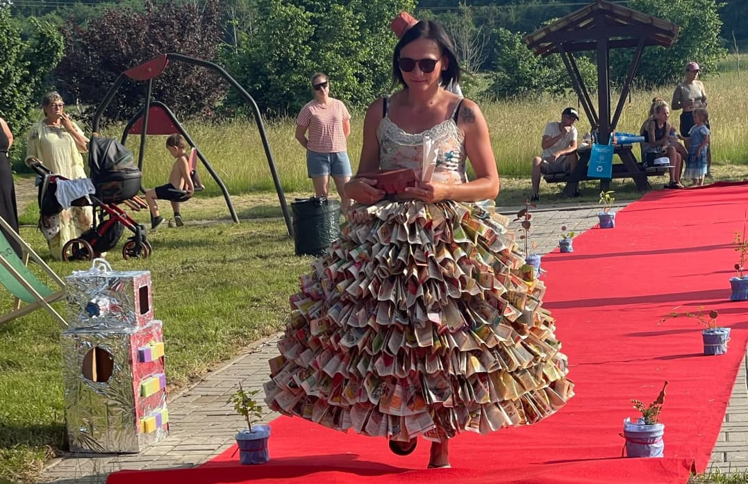 Nowe 2 Recykling na czerwonym dywanie. Moda w służbie natury