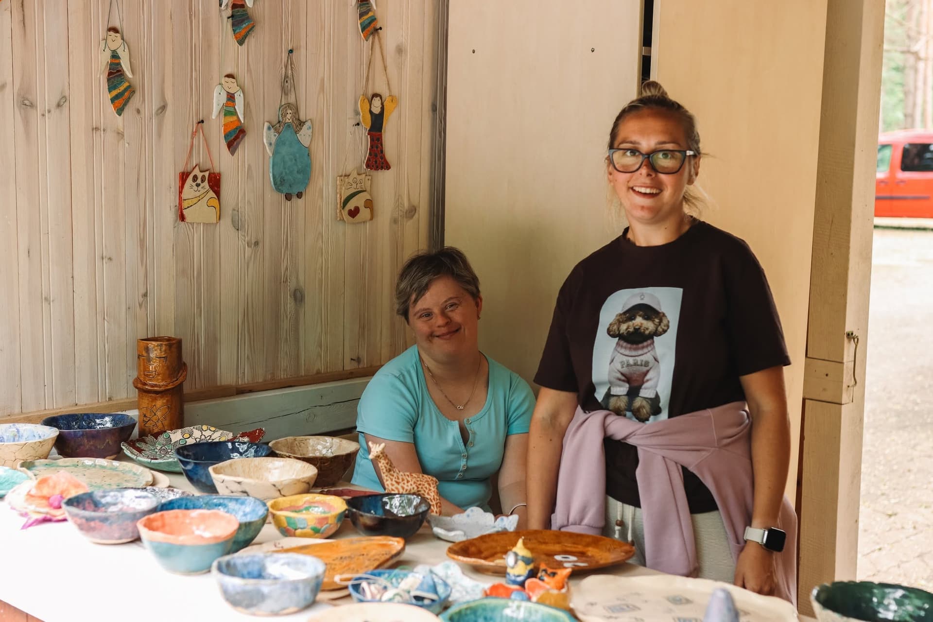 1 Ceramika, misie i torby z sercem. Podopieczni Fundacji Anny Dymnej otworzyli sklepik