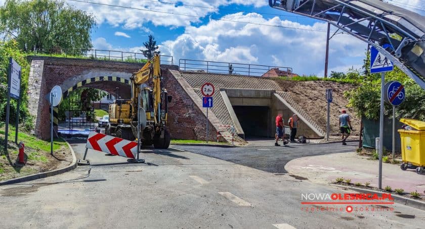 6 milionów na beton pod wiaduktem. Efekt? Kierowcy nadal będą czekać na mijankę