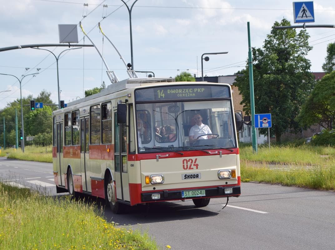 Tychy: Bezpłatne wakacyjne kursowanie historycznego trolejbusu Skoda