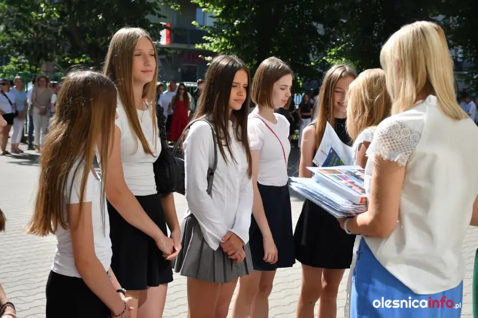 Uroczyste pożegnanie roku szkolnego w oleśnickiej czwórce [ZDJĘCIA]