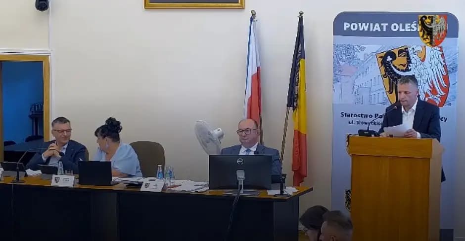 Burzliwa debata nad raportem o stanie powiatu. Od pochwał po ostre słowa o szpitalu, bezrobociu i drogach
