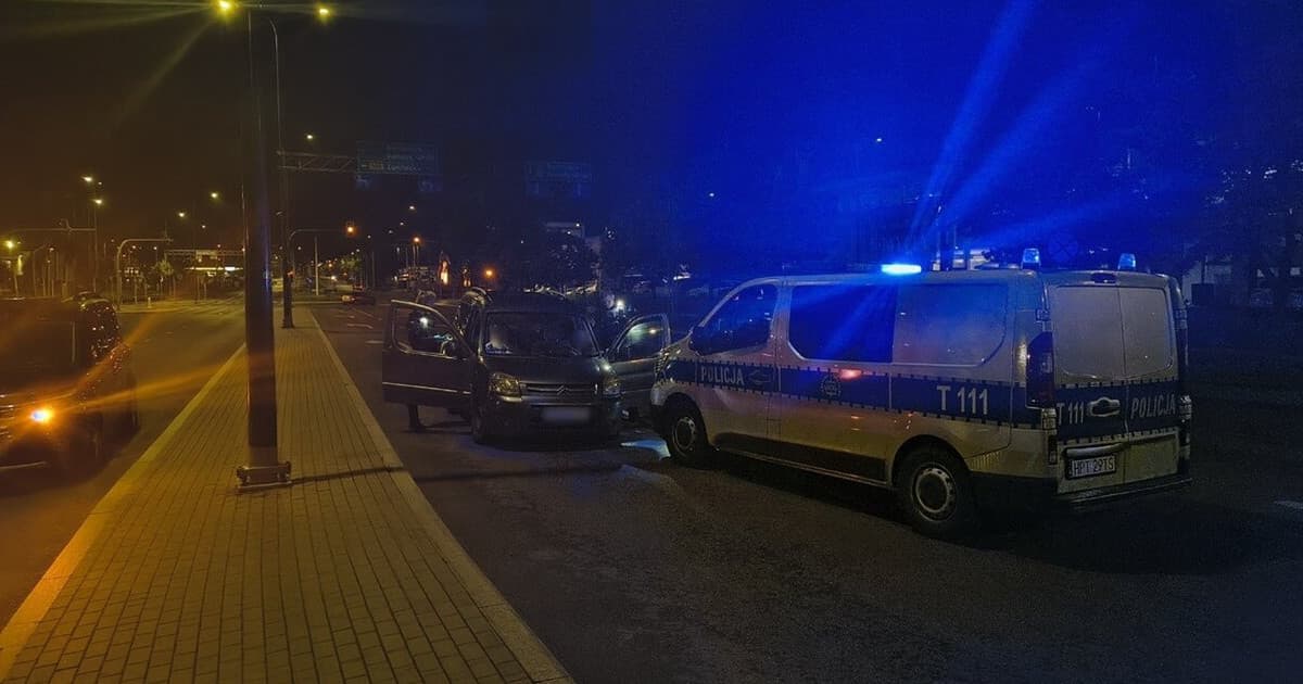Olsztyn: Pijany kierowca z dwoma dożywotnimi zakazami wjechał przed radiowóz