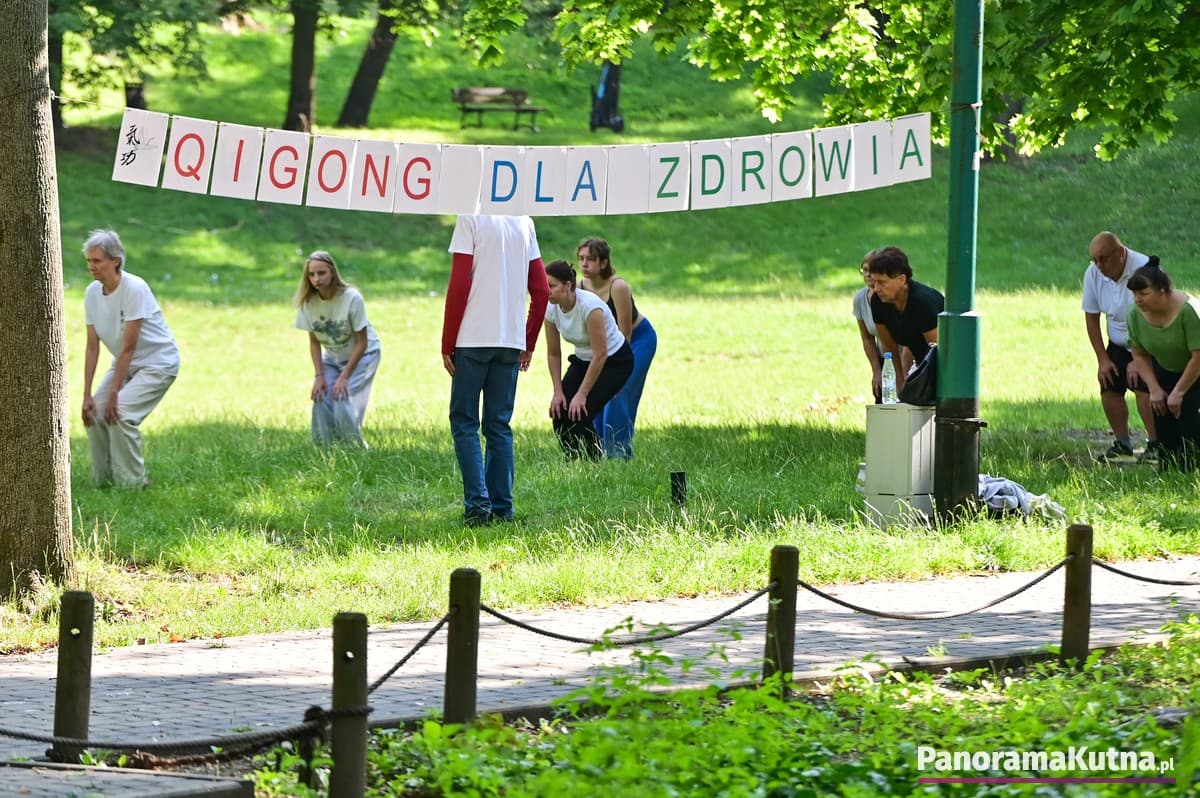 Bezpłatne zajęcia w Parku Traugutta. Dzięki Qigong w wakacje zadbasz o zdrowie i spokój