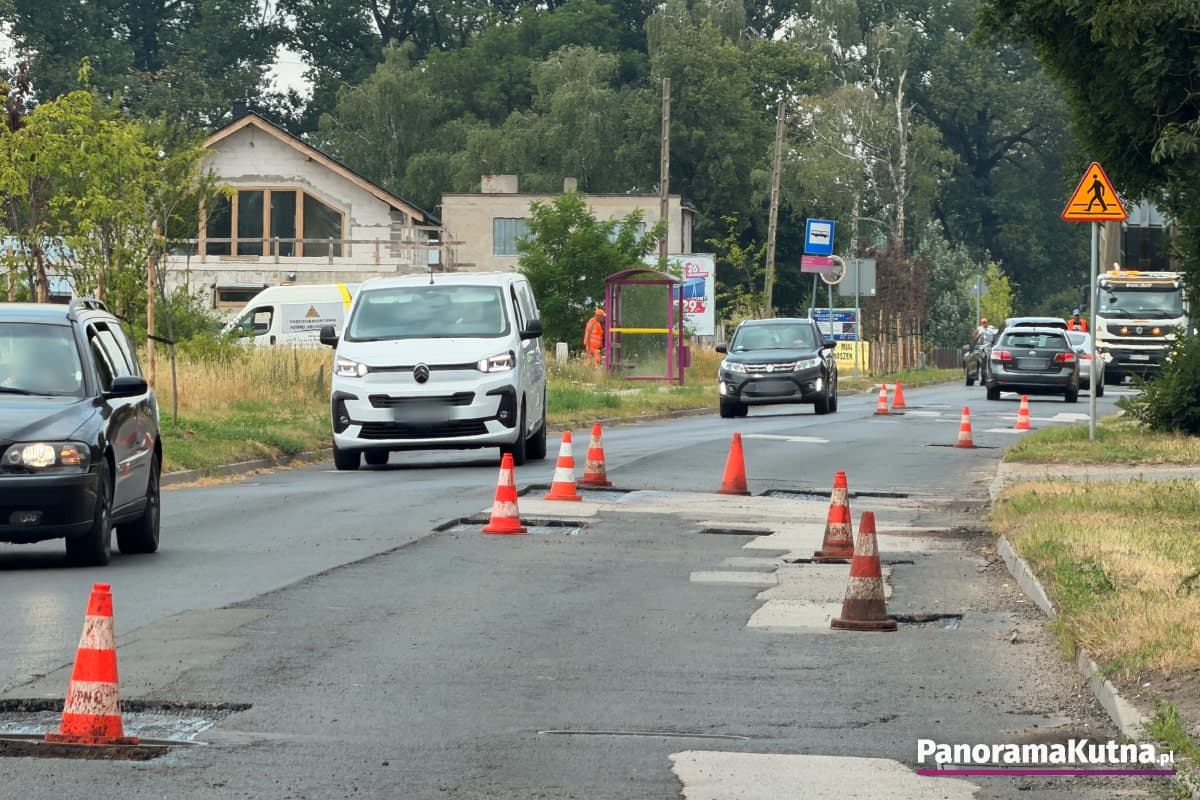 Na Toruńskiej ruszyło łatanie dziur. Są utrudnienia dla kierowców [ZDJĘCIA]