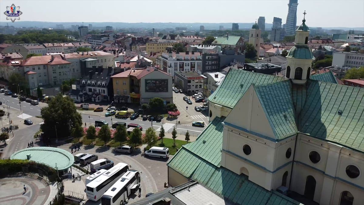 🎬 Zapraszamy do obejrzenia wideorelacji z Wojewódzkich Obchodów Święta Policji w Rzeszowie. Zobacz najważniejsze momenty tej wyjątkowej uroczystości👮👮♂️🇵🇱 https://t.co/oWDJyGbeR6