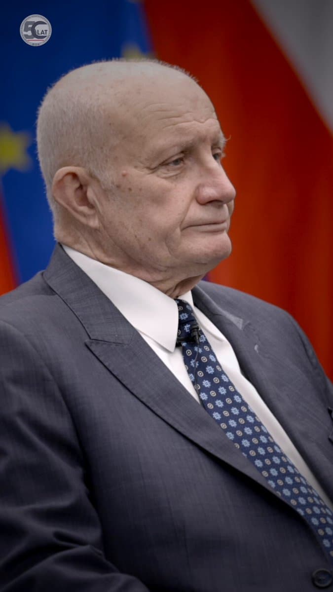 Historia CPKP „BOA” to nie tylko kolejne lata działalności. To opowieść o ludziach, którzy budowali tę jednostkę od podstaw, podejmowali pionierskie decyzje, mierzyli się z wyzwaniami swoich czasów i tworzyli fundamenty, na których dziś opiera się jej siła 💪 Z okazji jubileuszu https://t.co/0JsdvO3iAu