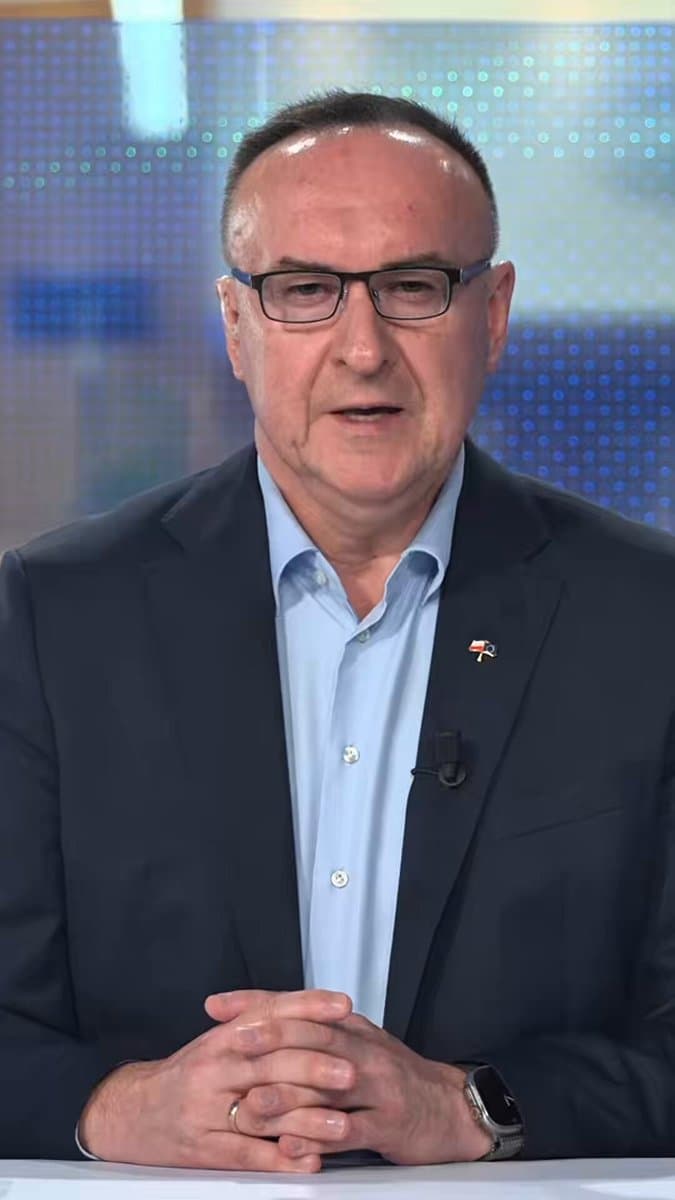 Choć są to zupełnie inne przypadki to pewnym kierunkiem i dobrym przykładem dla Polski i Ukrainy mogłoby być pojednanie Polski i Niemiec po II wojnie światowej. O tym mówiłem w Sława TV. @UniaCentrum_