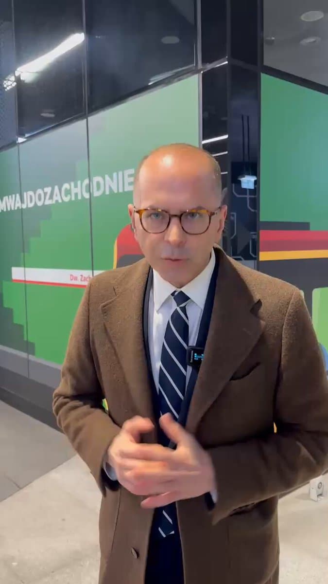 #NaszaKolej to priorytet dla stolicy i Metropolii Warszawskiej. Wykorzystujemy środki z 🇪🇺. Mega jestem dumny z #WarszawaZachodnia - nowego dworca, peronów i realizowanego podziemnego przystanku @TramwajeW. To będzie duże udogodnienie dla mieszkańców!🚄🚊