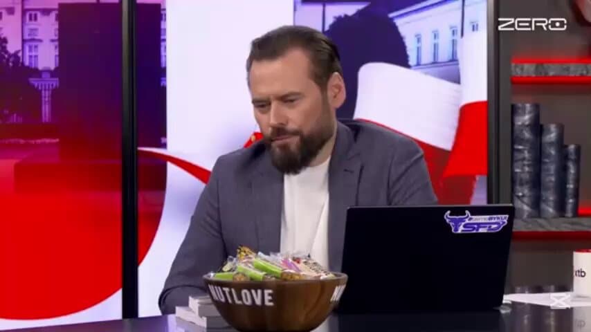 To, co usłyszałem podczas wywiadu, było dla mnie ogromnym zaskoczeniem. W czasach, gdy tak często spotykam się z hejtem, słowa uznania ze strony prowadzących rozmowę znaczą dla mnie więcej, niż potrafię wyrazić. Dziękuję. https://t.co/7e7gv4CdBJ https://t.co/E5CIsBlOig