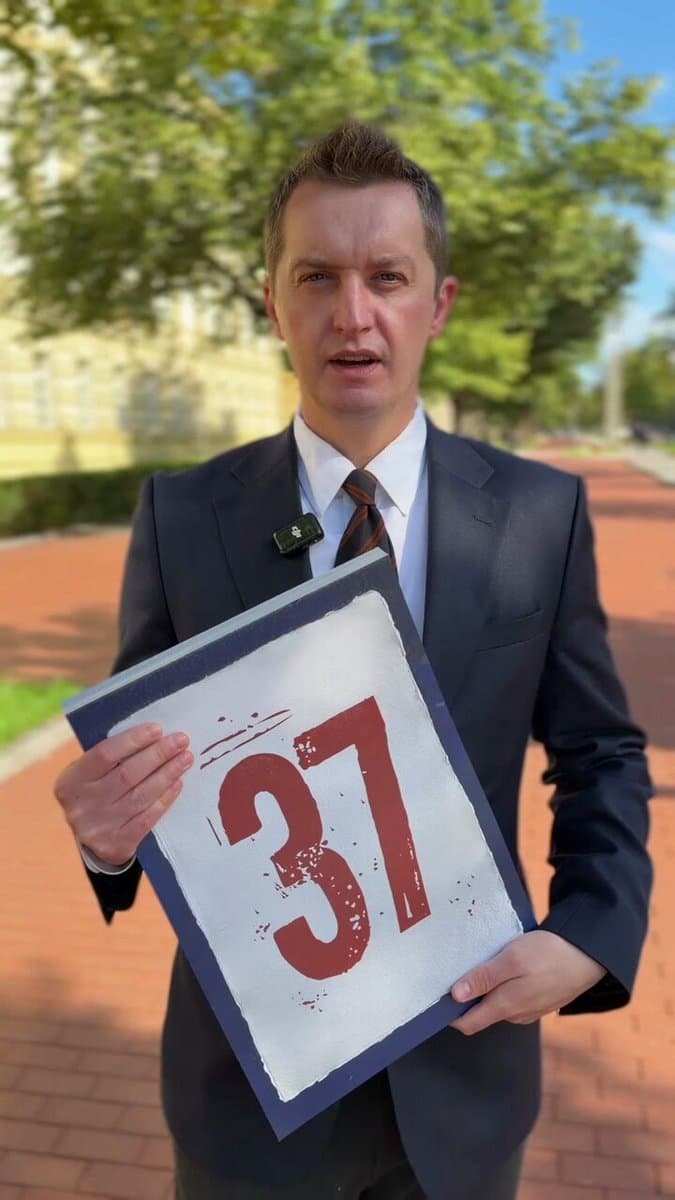 Mijają 37 dni, a afera w Szpitalu Południowym nie jest wyjaśniona❗ Waldemar Żurek założył ręce i czeka na polecenia Tuska, jak zamieść sprawę pod dywan❗#ElitaKOryta Poseł PiS @sjkaleta ⤵️
