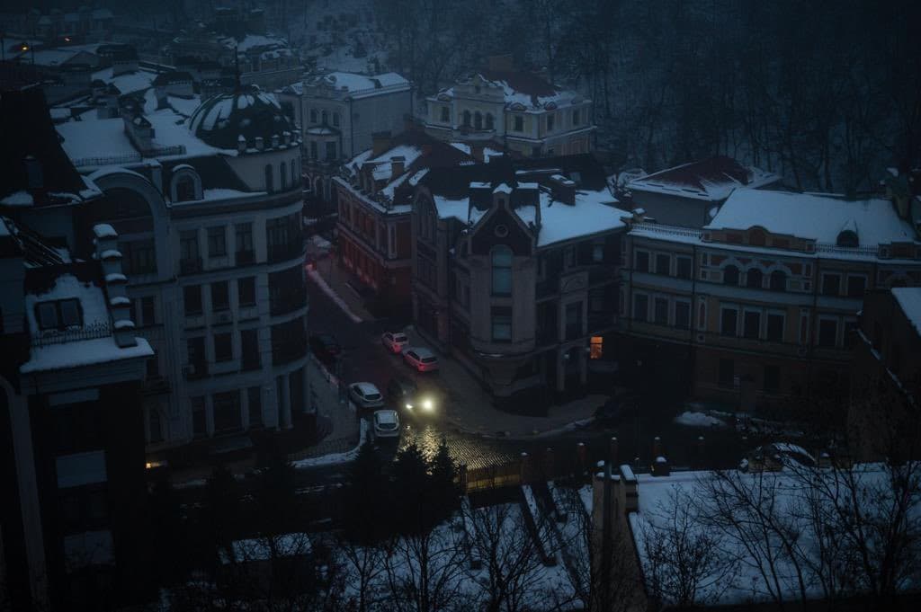 Snow, darkness, war. Kiyv and Kharkiv https://t.co/BpUSjVSZQs