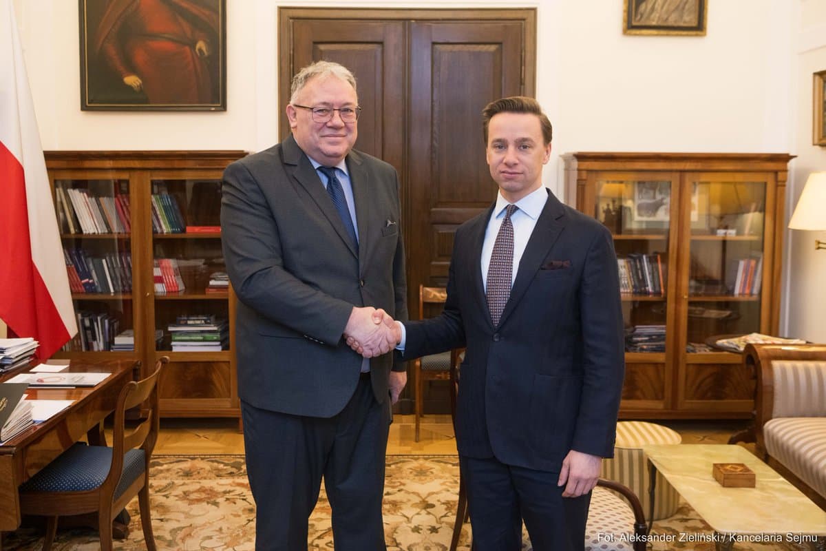 📸Wizytę u Wicemarszałka Sejmu @krzysztofbosak złożył Ambasador Węgier István Íjgyártó. 🇵🇱🤝🇭🇺 https://t.co/l9MtcEZ8ZC