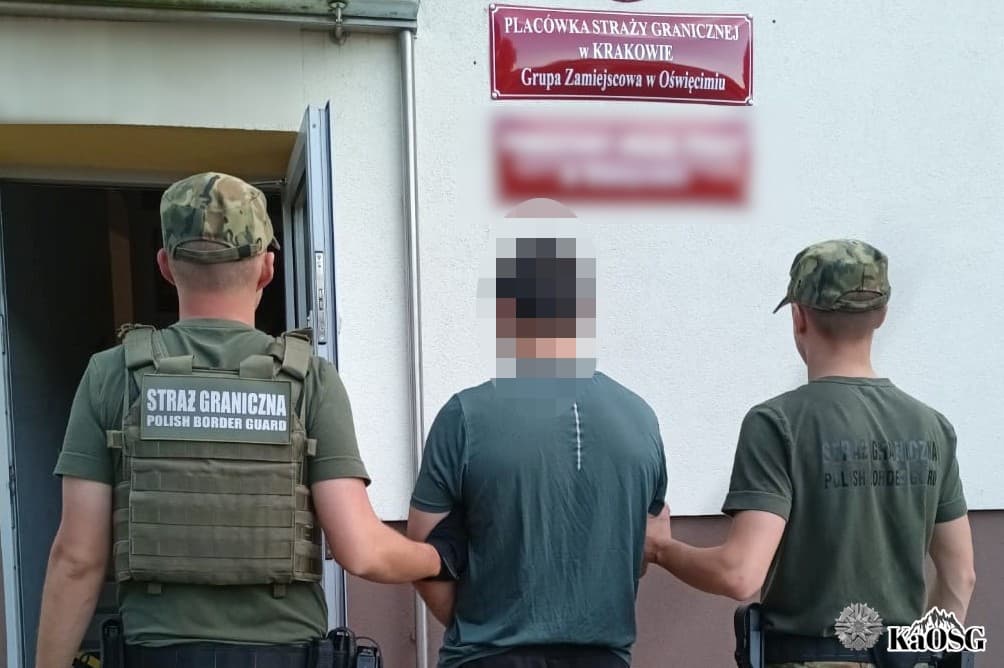 Funkcjonariusze Grupy Zamiejscowej w Oświęcimiu PSG w Krakowie w jednej z miejscowości powiatu oświęcimskiego, zatrzymali 30-letniego obywatela Uzbekistanu. Cudzoziemcowi wydano decyzję o zobowiązaniu do powrotu z 3-letnim zakaz wjazdu do Polski i państw strefy Schengen. https://t.co/FdWACJlVcz