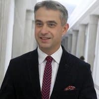 Dzień dobry, dziś witam się nie jako wicepremier, minister czy poseł, a jak zwykły obywatel. Wkurzony, oszukany i okradziony. Dzielę się historią, która brzmi jak z powieści kryminalnych, które zdarza mi się pisać. Niestety jest prawdziwa i straszna. Wczoraj dowiedziałem się, że