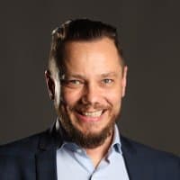 Czy ja dobrze rozumiem pro PiS-owskich (pro rosyjskich) trolli? Tusk jest ruskim agentem, bo podczas oficjalnej delegacji, jawnie, raz spotkał się z Putinem na molo, a Kaczyński nie jest, bo przez ponad rok, wielokrotnie, w tajemnicy przed UOP spotykał się z rezydentem KGB?