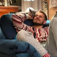 Naziole się żalą, że zostali przyparci do kościoła na Pl. Trzech Krzyży w Warszawie i obrzucani petardami. A to zapomnieli już, jak w Białymstoku otoczyli uczestników M. Równości i obrzucali petardami? Ja pamietam,bo pchałem wózek inwalidzki, z którego zrobili sobie ruchomy cel.