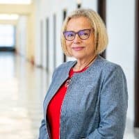 To pechowy dzień dla #OrdoIuris. Dopiero co sąd w Poznaniu uznał, że blokowanie ich pogromobusa jest legalne, a teraz mają większy problem: grupa 38 europarlamentarzystów złożyła na nich oficjalną skargę do KE i domaga się odebrania im akredytacji przy instytucjach UE...