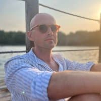 Jeszcze jedna refleksja. W LO dużo słuchałem @RadioMaryja do snu. I pamiętam ten szok, jak odkrywałem, że te "mohery" to nie są jakimiś fanatycznymi, dewotkami jak opowiadano. Pozostałem z wrażeniem, że to najczęściej rozmodlone osoby, pełne żywej wiary, żyjące pełnią Ewangelii.