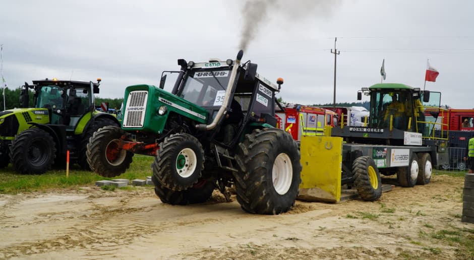 Maszyny rolnicze Ryk silników i kłęby dymu! Za nami widowiskowe zawody Tractor Pulling w Rogu