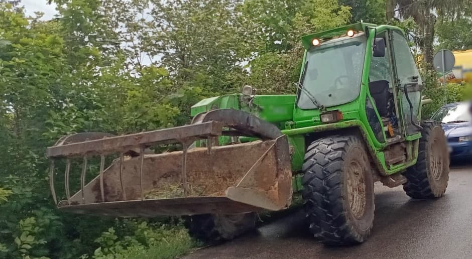 Pijany jechał ładowarką do sklepu. I demolował wszystko po drodze
