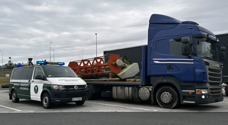 Wiózł ciężarówką heder do kombajnu. Ale na żniwa chyba nie dojechał