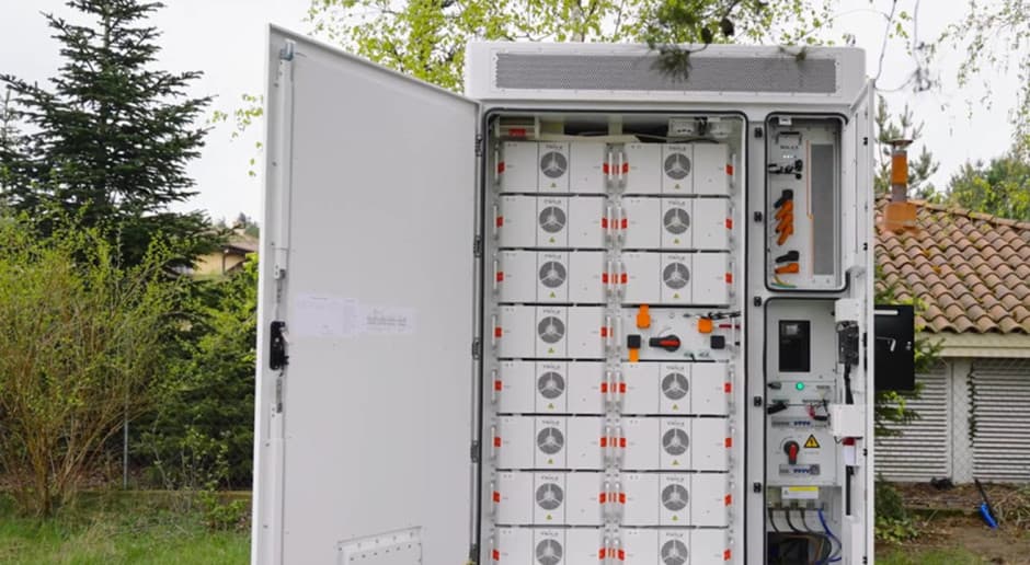 Koniec problemów z zanikiem napięcia w sieci. Rolnicy sprawdzają magazyny energii z zasilaniem awaryjnym