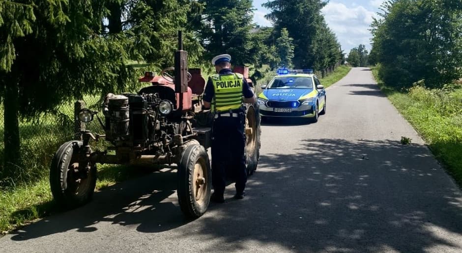 Pijany traktorzysta uciekał policjantom. W alkomacie zabrakło skali